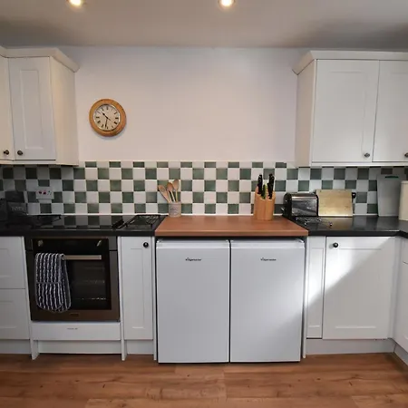 Holiday home 2 Bed In Sz212 *